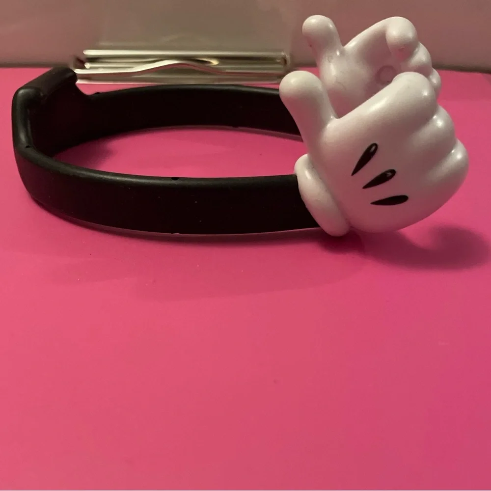 Thumbs Up Black and White Mickey Mouse hands phone holder